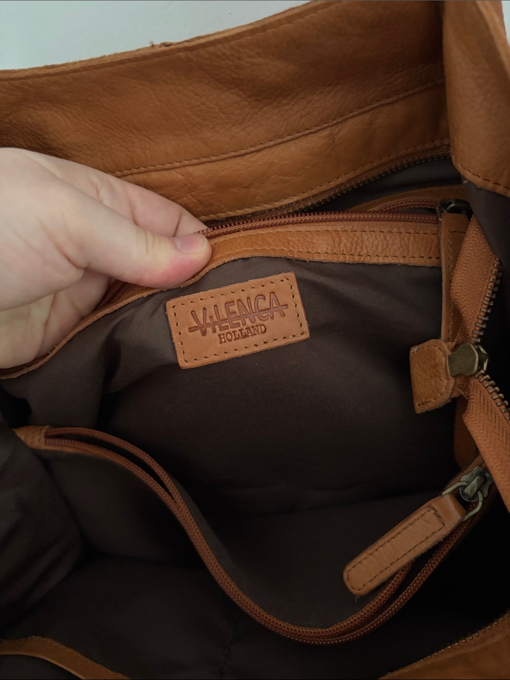 Vilenca Holland • Classic Tan Leather Handbag - Picture 5 of 9